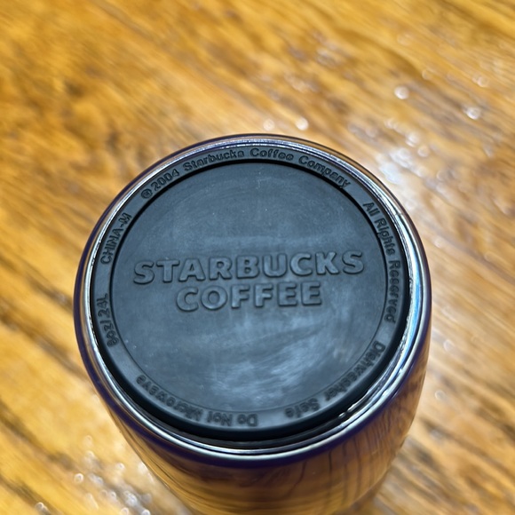 5/$25🦋 Starbucks Christmas 8 oz. Travel mug. Top has flip lid. Good condition - Picture 7 of 8